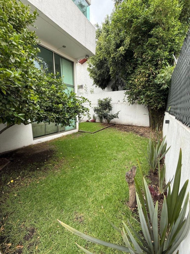 Casa en venta en Circuito Novelistas, Ciudad Satélite - Exterior 1